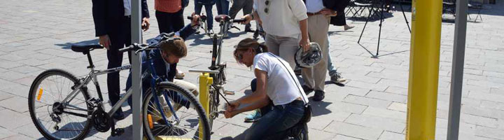 Sant Cugat estrena los primeros dos Punto Bici del RACC, estaciones de autoreparación de bicicletas, de toda Cataluña