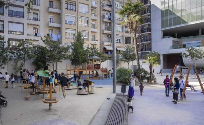 Barcelona inicia la adaptación de las áreas de juego de la ciudad a la emergencia climática