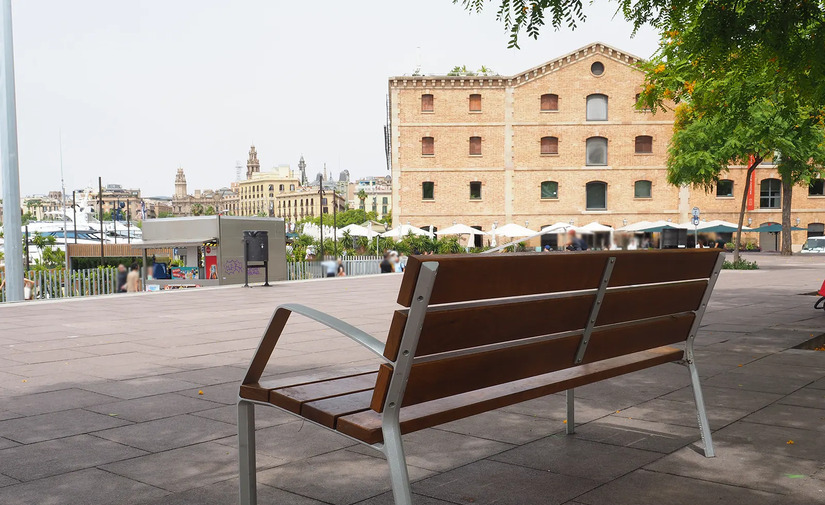 Fábregas renueva el mobiliario del Port Vell de Barcelona para la Copa América 2024