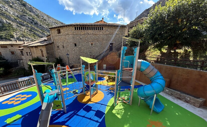 La serie Tribox de Industrias Agapito reinventa el juego infantil en el parque de Sopeira, en Huesca