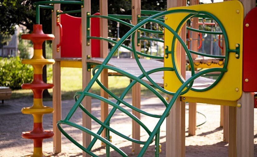 Málaga renovará una treintena de parques infantiles en los 11 distritos de la ciudad