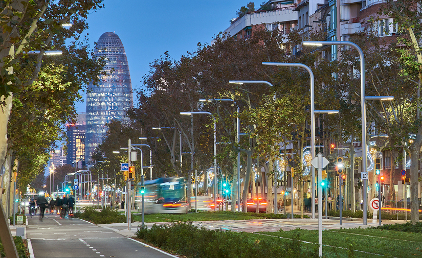 Salvi ilumina el nuevo tramo del tranvía en la Diagonal, avanzando hacia una Barcelona más sostenible