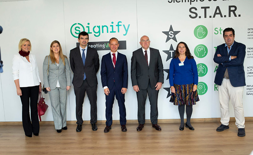 Signify presenta su nueva gama de iluminación solar en su fábrica de Valladolid