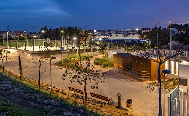 Carandini impulsa la eficiencia energética en Fuengirola con 131 luminarias LED en el Gran Parque de La Loma