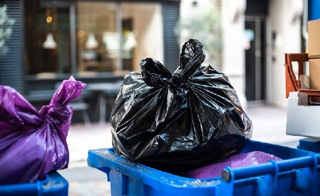 Ayuntamiento de Madrid lanza un proyecto piloto en Usera con contenedores de 800 litros en lugar de cubos domiciliarios