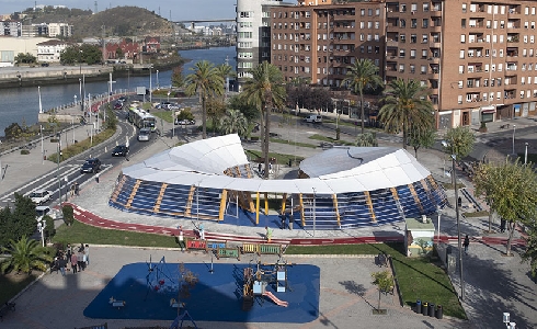 Finalizan las obras del espacio cubierto con juegos infantiles en la Plaza Andalucía de Bilbao