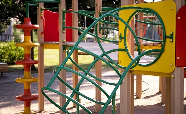 Málaga renovará una treintena de parques infantiles en los 11 distritos de la ciudad