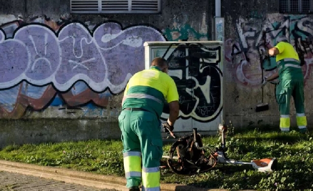 Más de 9.300 pintadas fueron eliminadas de las calles de A Coruña en 2024